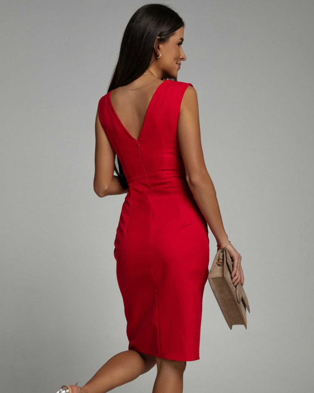 LIV | Robe ajustée avec décolleté en V et fente